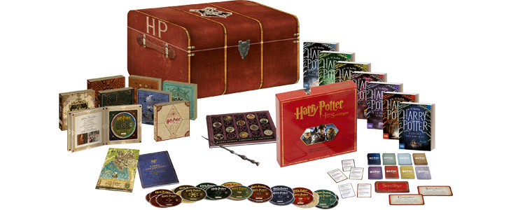 Coffret PRESTIGE : une malle Harry Potter contenant 8 films en DVD et Blu-Ray, 7 livres, une baguette de Sureau, une Carte de Poudlard, un Jeu des sortilèges..