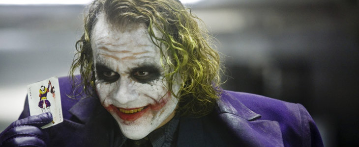 Heath Ledger est Le Joker dans The Dark Knight, Le Chevalier Noir