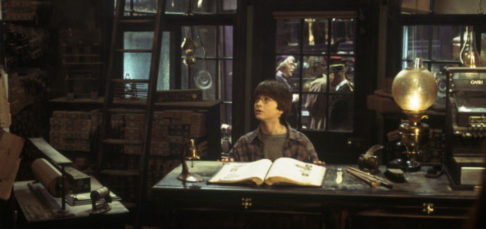 Harry Potter dans la boutique de baguettes
