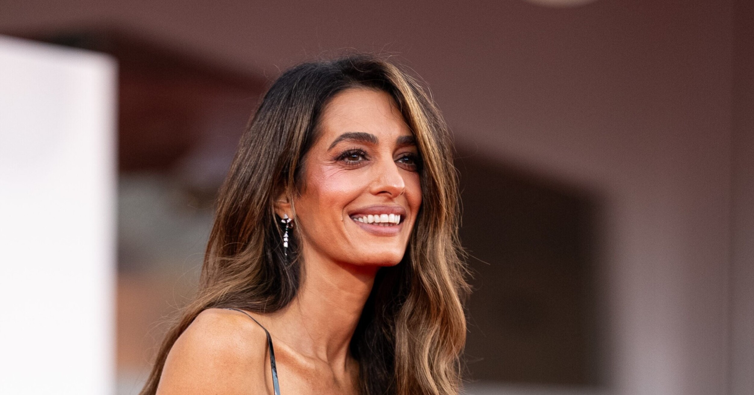 Amal Clooney’s Go-To Manicure Is the Chicest Way to Make Short Nails Look ...